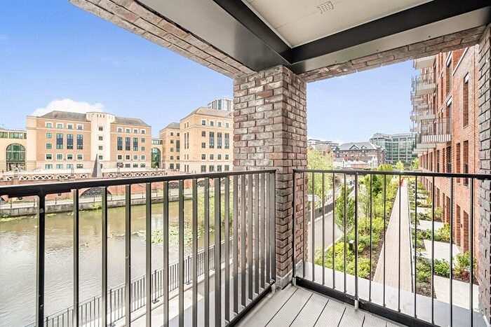 2 Bedroom Apartment To Rent In Joseph Huntley Walk, Reading, RG1