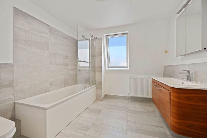 4 Bedroom End Terrace House For Sale In Cobbold Road, Shepherds Bush, W12