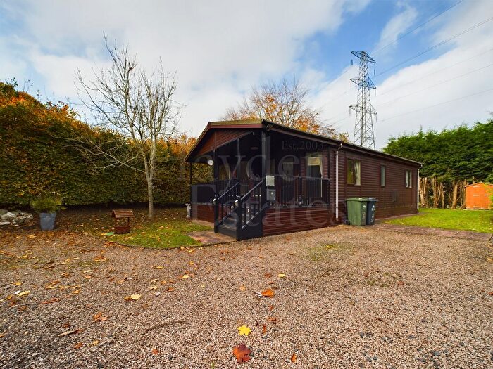 2 Bedroom Mobile/park Home For Sale In Astley Burf, Stourport-On-Severn, DY13