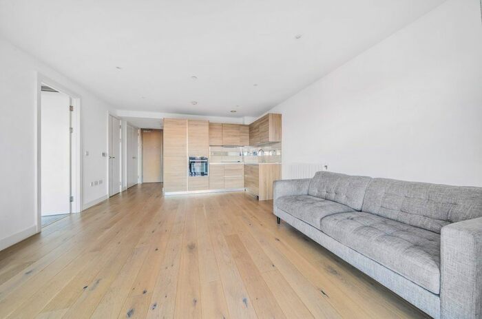 1 Bedroom Flat To Rent In Hampton Apartments, Duke Of Wellington Avenue, London, SE18
