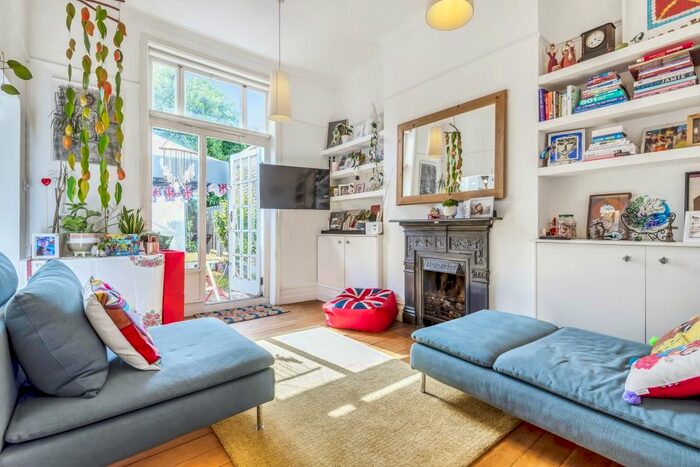 2 Bedroom Flat To Rent In Cromford Road, London, SW18