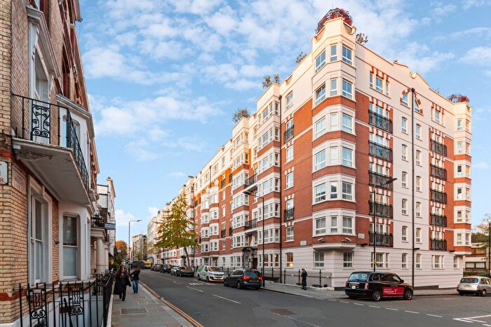 2 Bedroom Flat For Sale In Consort Court, Wrights Lane, W8