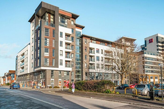 2 Bedroom Flat For Sale In Empress Heights, College Street, Southampton, Hampshire, SO14