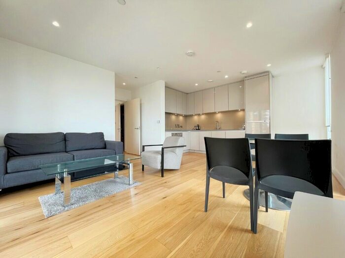 2 Bedroom Apartment To Rent In Caithness Walk, Croydon, London, CR0