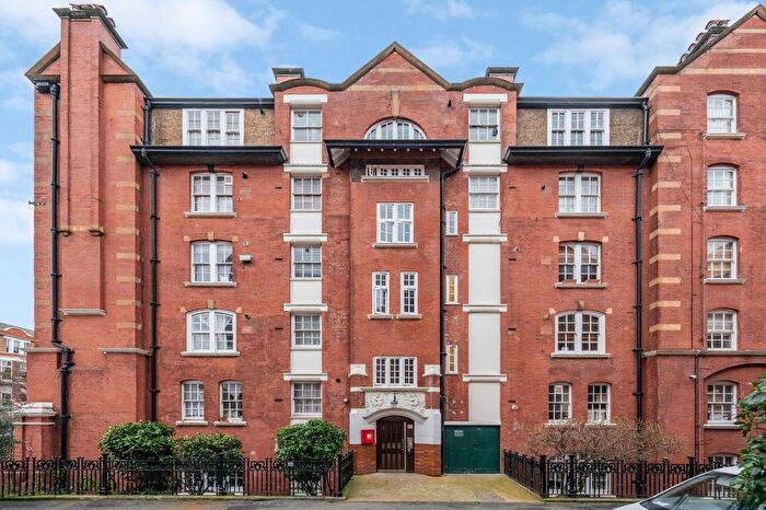 2 Bedroom Flat For Sale In Beaufort Street, Chelsea Embankment, SW3