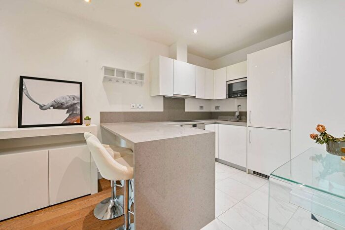 2 Bedroom Flat To Rent In Longfield Avenue, Ealing Broadway, London, W5