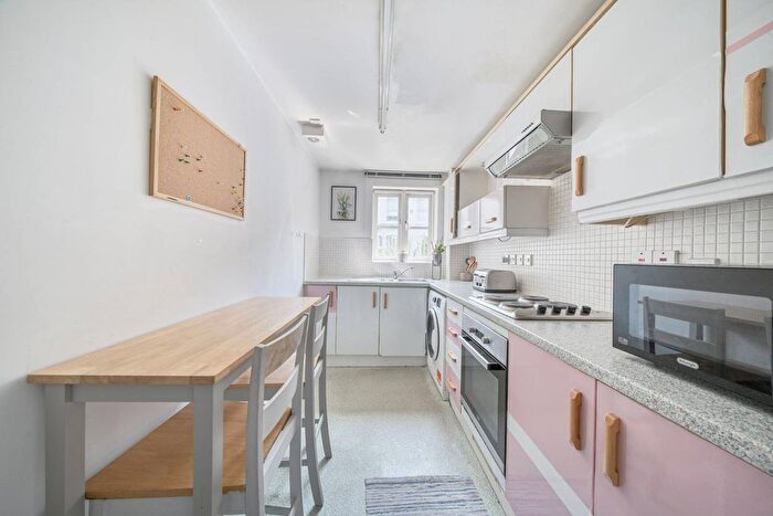 2 Bedroom Flat For Sale In Combermere Road, Stockwell, London, SW9