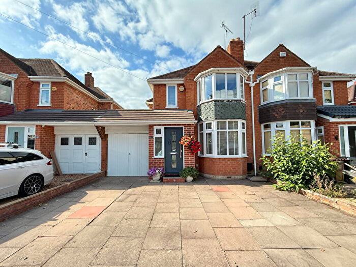 3 Bedroom Semi-Detached House For Sale In Arnold Road, Shirley, B90