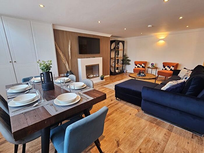 2 Bedroom Flat To Rent In Burlington Mansions, Owls Road, Bournemouth, BH5