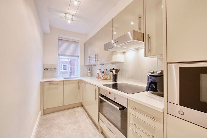 2 Bedroom Flat To Rent In Kensington Park Road, London, W11