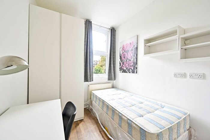 Studio To Rent In Talgarth Road, West Kensington, London, W14