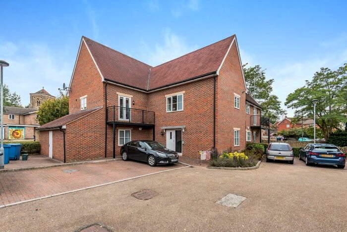 2 Bedroom Flat To Rent In Barberi Close, Littlemore, Oxford, OX4