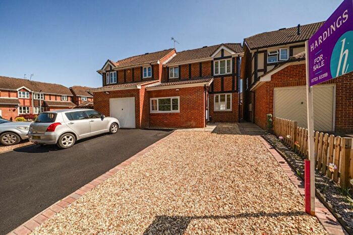 3 Bedroom House For Sale In Stonebridge Field, Eton, Windsor, SL4