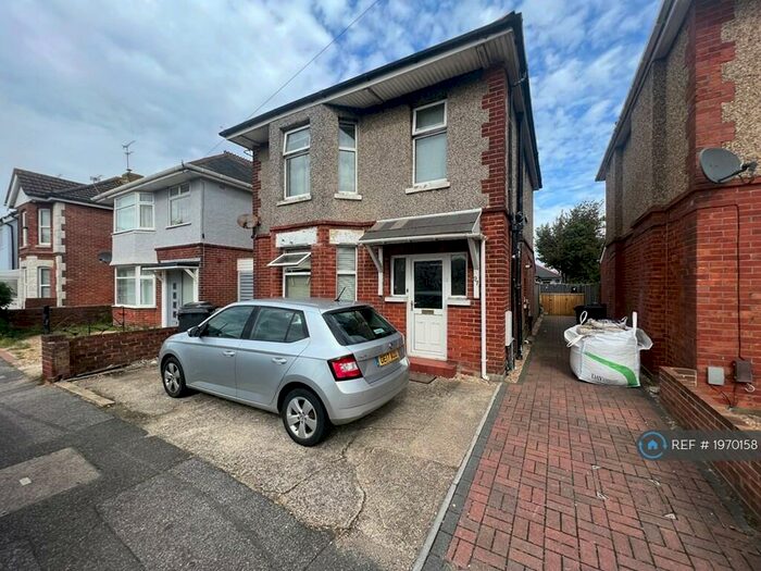 5 Bedroom Detached House To Rent In Columbia Road, Bournemouth, BH10