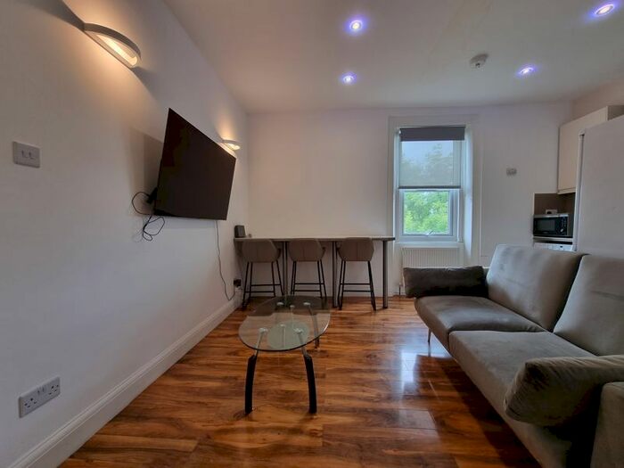 2 Bedroom Flat To Rent In Mount Ephraim Road, London, SW16