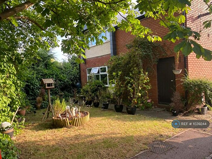 1 Bedroom Flat To Rent In Abbey Close, Bedford, MK42