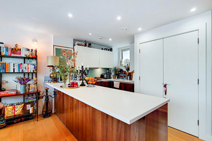 2 Bedroom Apartment To Rent In Chance Street, Shoreditch, E2