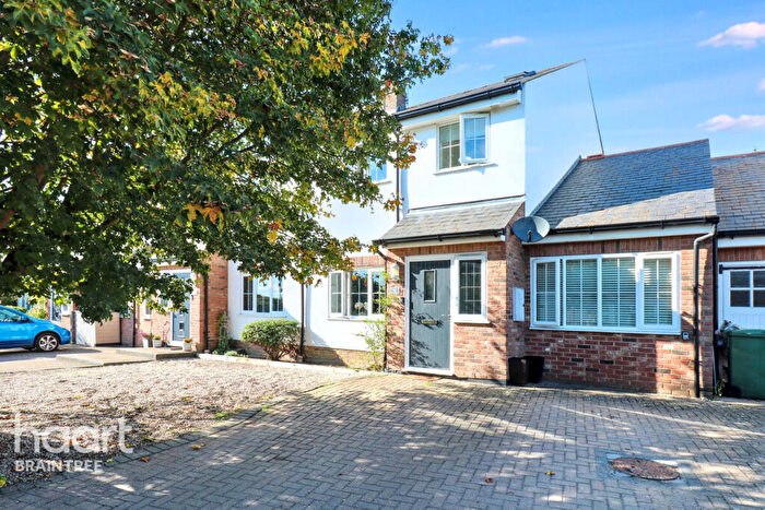 4 Bedroom Semi-Detached House For Sale In Penticton Road, Braintree, CM7