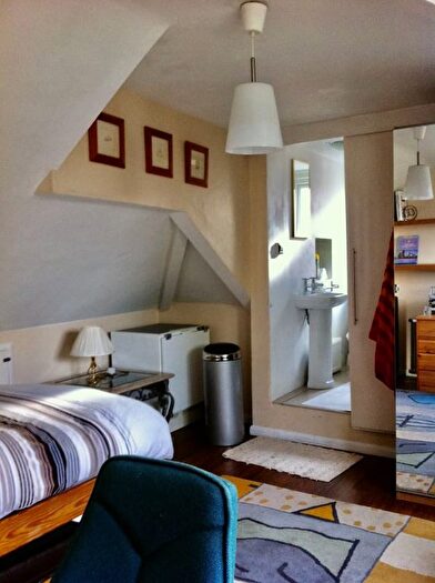 5 Bedroom Semi-Detached House For Sale In Circle Gardens, London, SW19