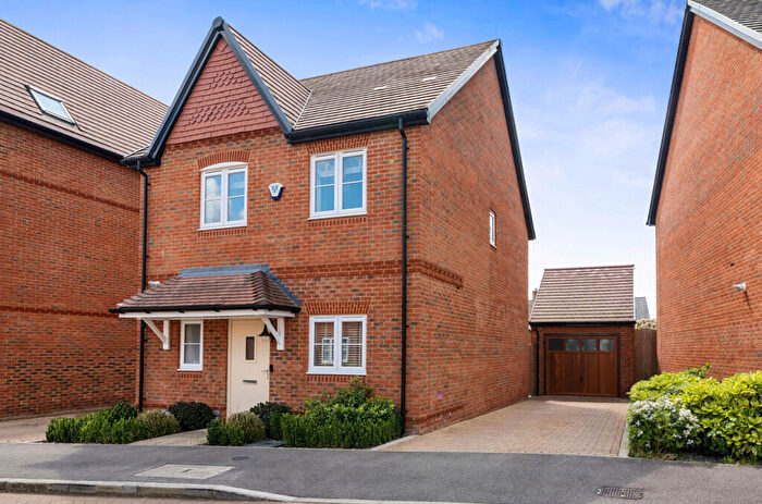 3 Bedroom Detached House For Sale In Hyacinth Grove, Warfield, Bracknell, Berkshire, RG42