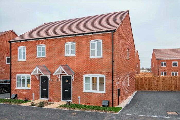 3 Bedroom Semi-Detached House To Rent In Hunts Grove, Hardwick, Gloucester, GL2