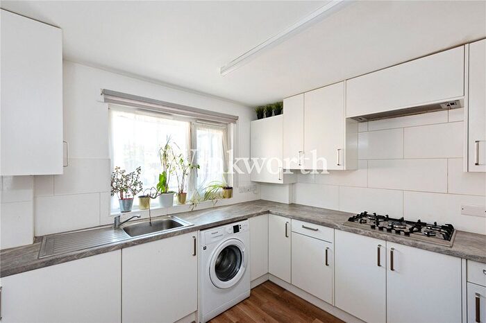 1 Bedroom Flat For Sale In Victoria Crescent, London, N15