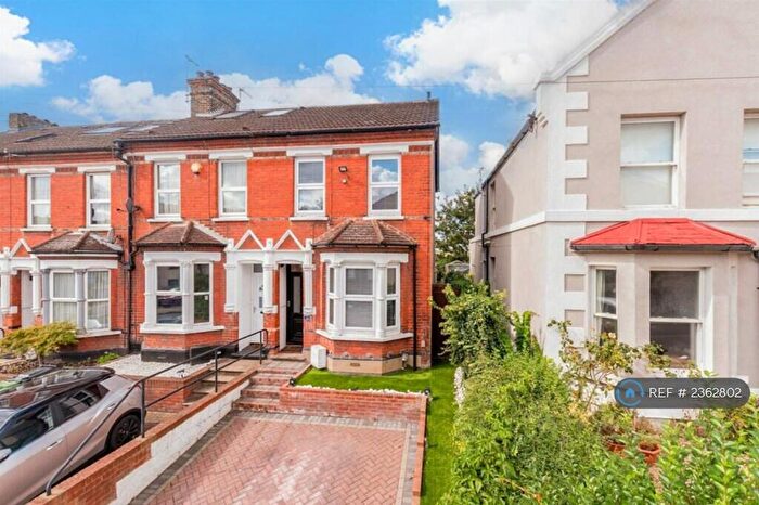 3 Bedroom End Of Terrace House To Rent In Springhead Road, Gravesend, DA11