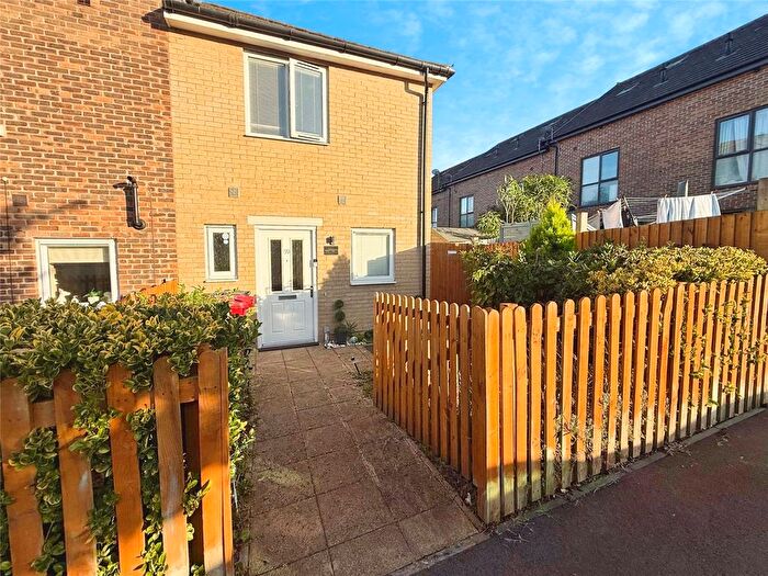 2 Bedroom Detached House For Sale In Eddleston Way, Tilehurst, Reading, RG30