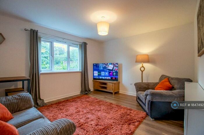 2 Bedroom Flat To Rent In Stirrat Crescent, Paisley, PA3