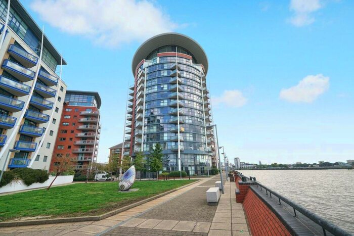 2 Bedroom Flat For Sale In Crews Street, Canary Wharf, E14