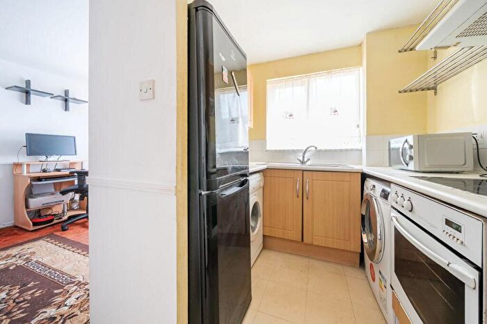 1 Bedroom Apartment For Sale In Gartons Close, Enfield, London, EN3
