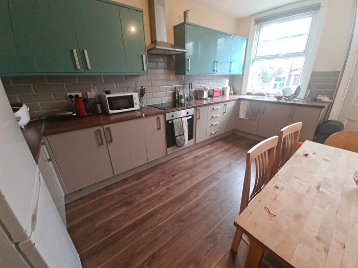 4 Bedroom House To Rent In Walmsley Road, Leeds, LS6