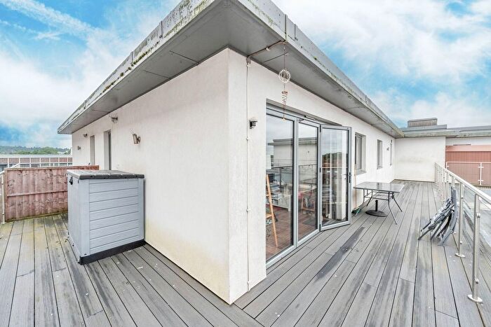 2 Bedroom Flat To Rent In Rayners Lane, Harrow, HA2