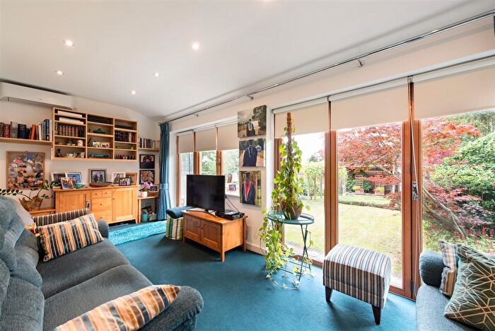 5 Bedroom Semi-Detached House For Sale In Townsend Avenue, London, N14