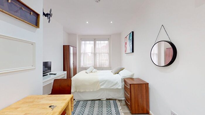 Studio To Rent In Blenheim Gardens, London, NW2