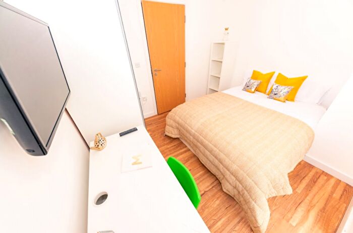 3 Bedroom Flat To Rent In The Courtyard, Stanhope St, Liverpool, L8