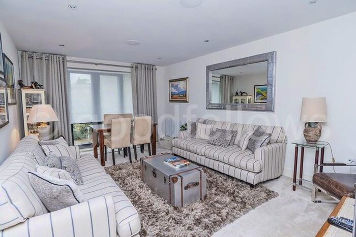 2 Bedroom Flat To Rent In Victoria Drive, London, SW19