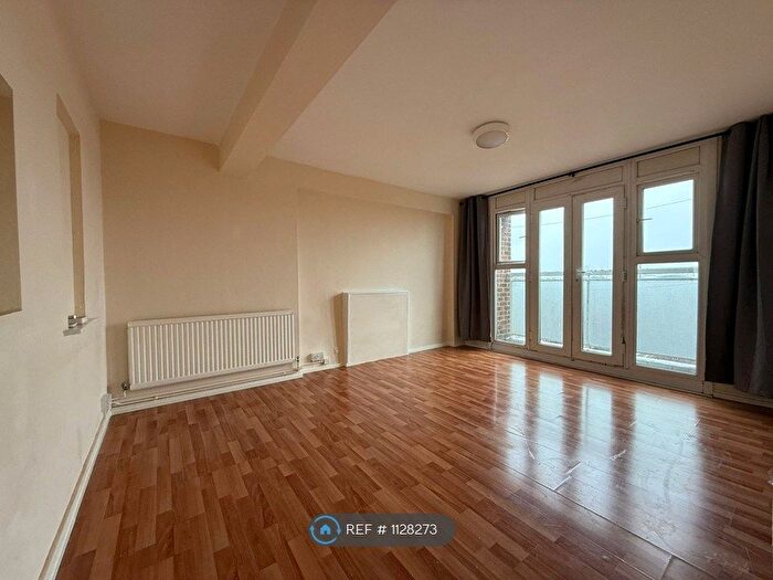 2 Bedroom Flat To Rent In Mare Street, Hackney, E9