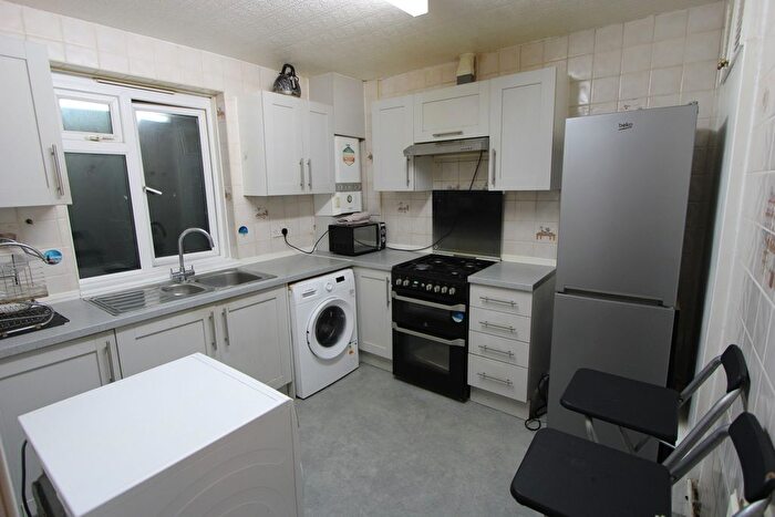 3 Bedroom Flat To Rent In Tamworth Lane, Mitcham, CR4