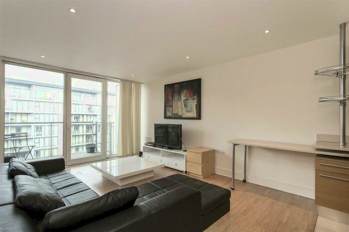 1 Bedroom Apartment To Rent In Howard Building, Queenstown Road, London, SW11