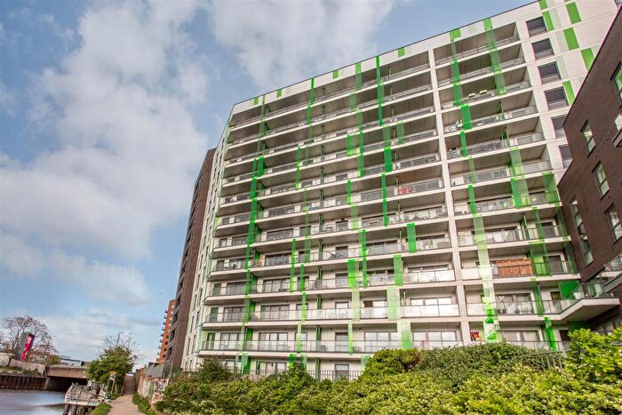 2 Bedroom Flat To Rent In Yeoman Court, Tweed Walk, E14