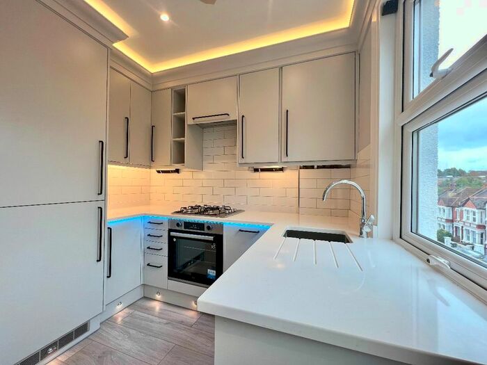 2 Bedroom Flat To Rent In Hitherfield Road, London, SW16