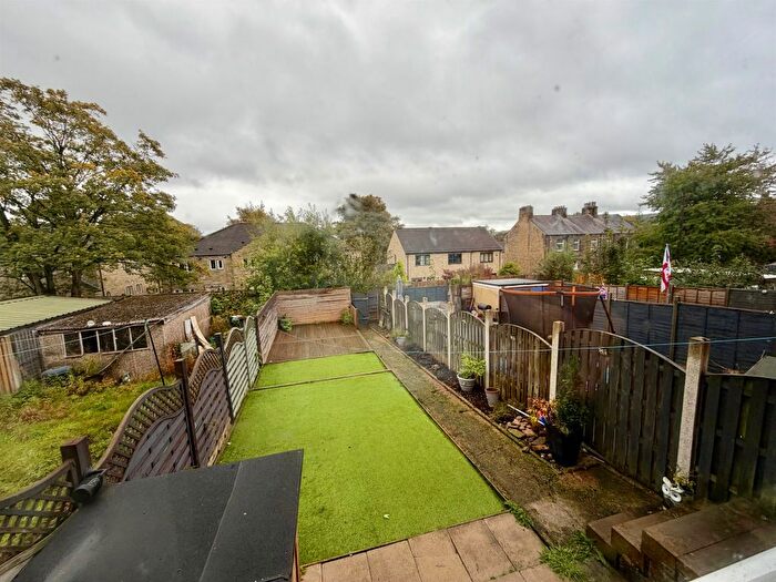 2 Bedroom Terraced House For Sale In Rufford Road, Huddersfield, HD3