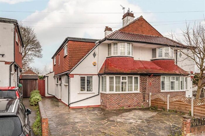 4 Bedroom Semi Detached House For Sale In Exford Gardens, Lee, SE12