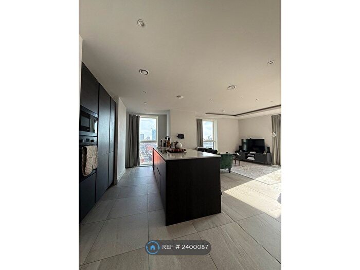 2 Bedroom Flat To Rent In Rochdale Road, Manchester, M4