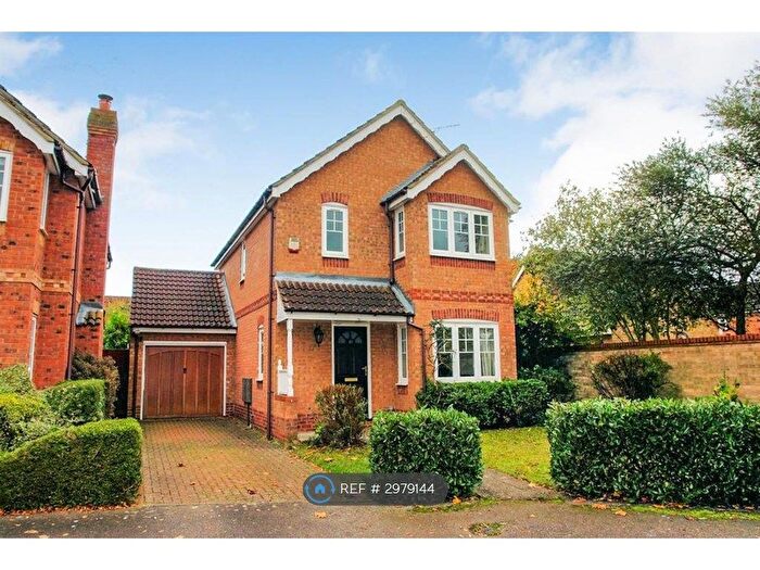 3 Bedroom Detached House To Rent In Holly Drive, Aylesbury, HP21