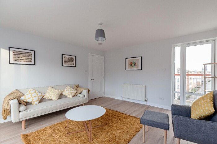 2 Bedroom Flat To Rent In Duff Street, Edinburgh, EH11