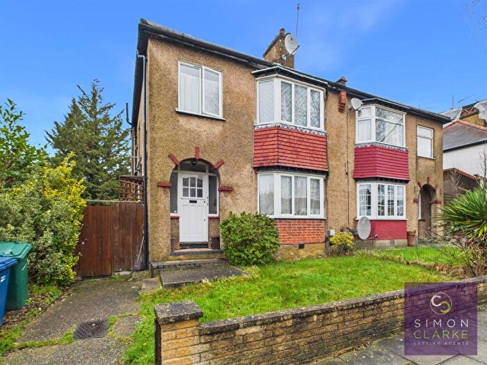 1 Bedroom Flat To Rent In Oakleigh Crescent, Whetstone, N20