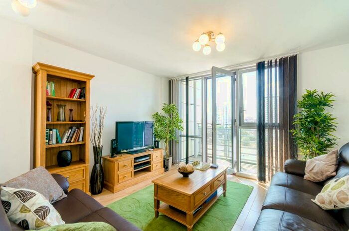 3 Bedroom Flat To Rent In Rick Roberts Way, Stratford, London, E15