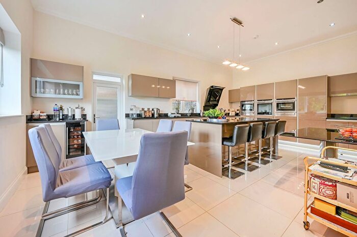 8 Bedroom Property To Rent In Hamilton Road, Ealing, London, W5
